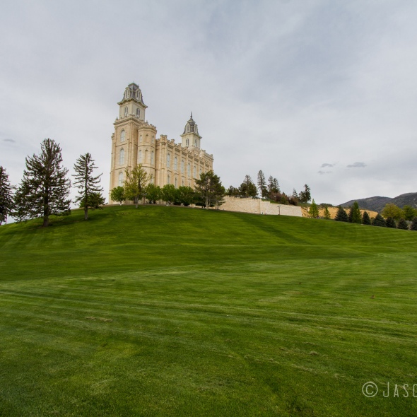 Photo of south lawn of the Manti Utah Temple
