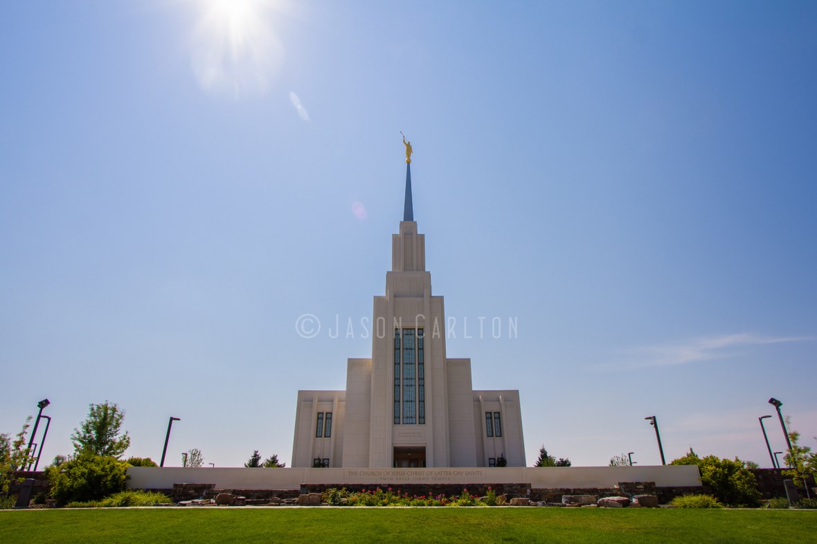 Photo of the Twin Falls Idaho Temple at midday