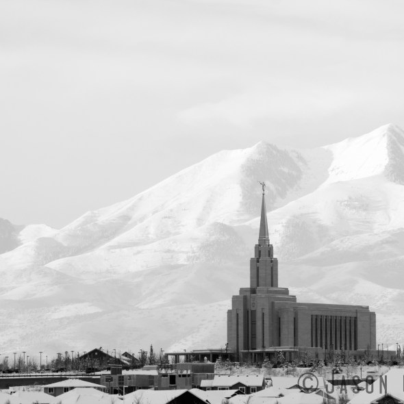 Winter photo of the Oquirrh Mountain Utah Temple
