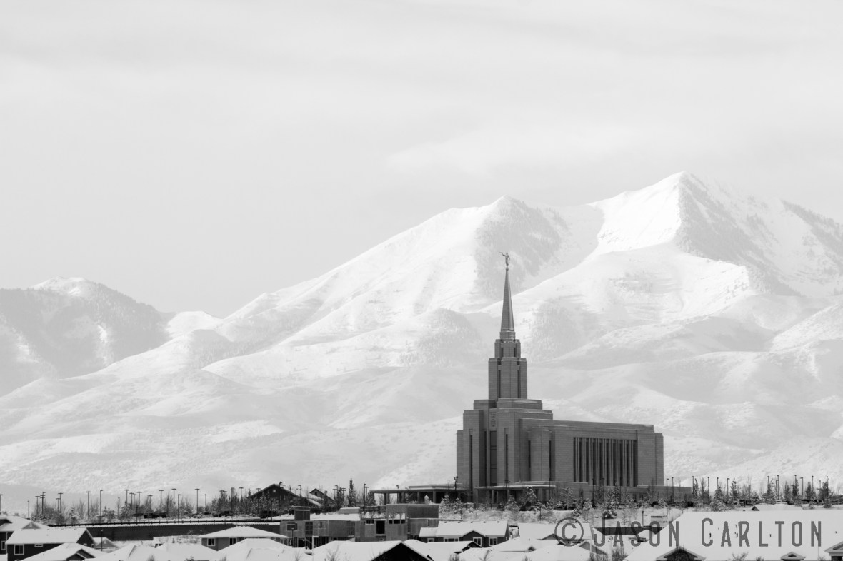 Winter photo of the Oquirrh Mountain Utah Temple